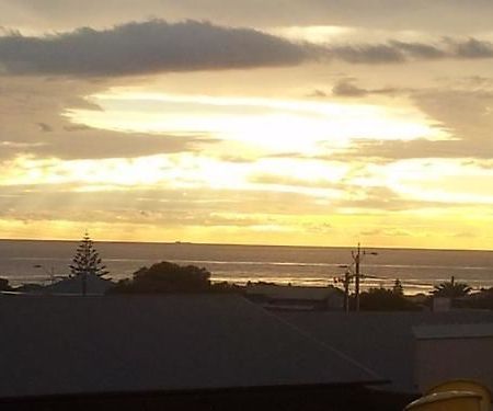 Christies Beach Hotel Clarendon Extérieur photo